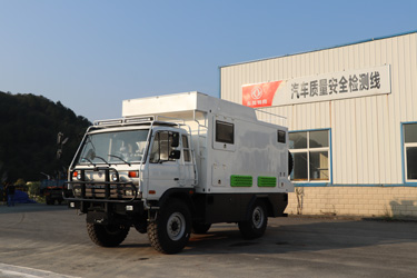 四驅(qū)平頭排半2070越野旅居車_東風153越野底盤改裝_越野房車個性化定制