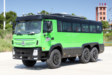 六驅(qū)EQ2102底盤改裝越野客車_東風(fēng)6×6越野專用村村通_25座大巴士210馬力公交車配置