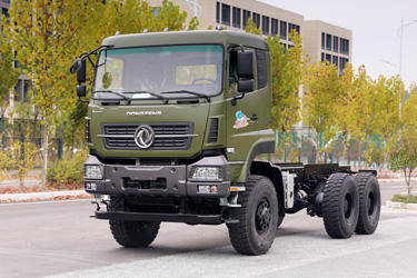 六驅(qū)450馬力東風(fēng)重型專用車底盤改裝_6×6重卡三橋車_43噸一排半底盤/后雙15噸定制