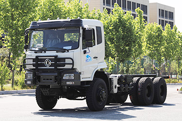 東風(fēng)雙13噸后橋中型卡車底盤_六驅(qū)專用車底盤廠家定制_三橋全驅(qū)越野型